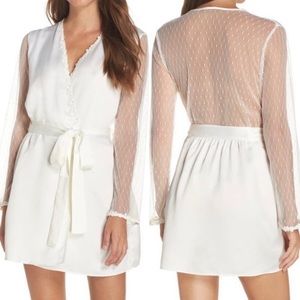 ✨NWT✨ Flora Nikrooz Showstopper Sheer Long Sleeve Ivory Robe X-Small